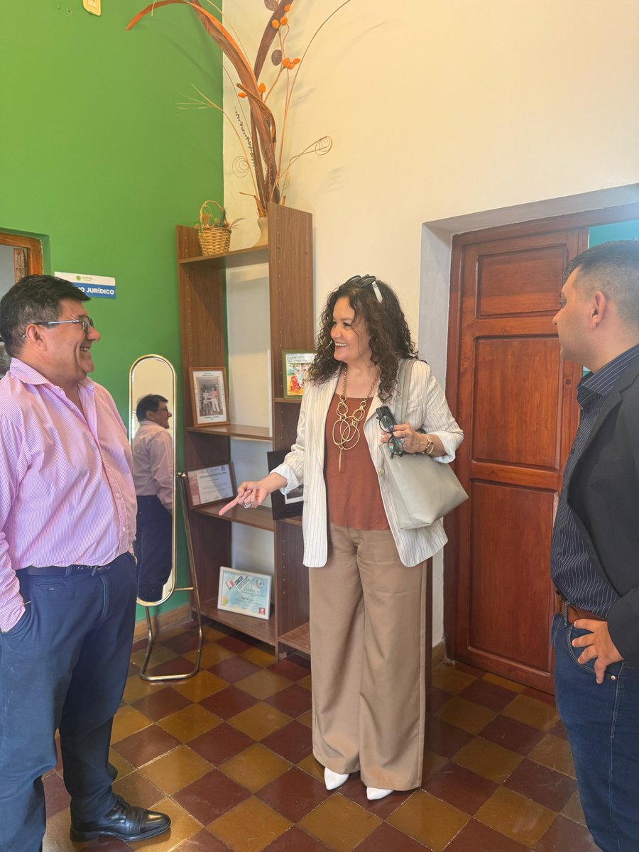 El Convenio entre <a href="/TeresitaMadera/">Teresita Madera</a> y ASSPOL(la Asociación Social de la Policía de la Pcia.asegura el estudio médico pedigráfico y plantillas en caso de ser necesario al personal policial q presta servicios en la Comisaría Legislativa. Cuidar a los que nos cuidan es la consigna!