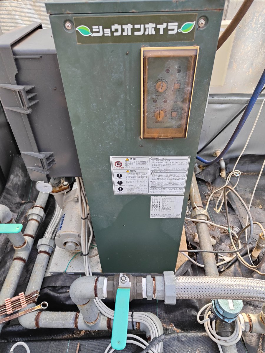 np_cc's tweet photo. 窯割れてるから修理不可って言われて見積もりとったら本体だけで50万って言われて膝から崩れ落ちた…
先月動噴買い替えたばかりなのに…
クリスマスで稼がなきゃ！ https://t.co/yRsLAux31u