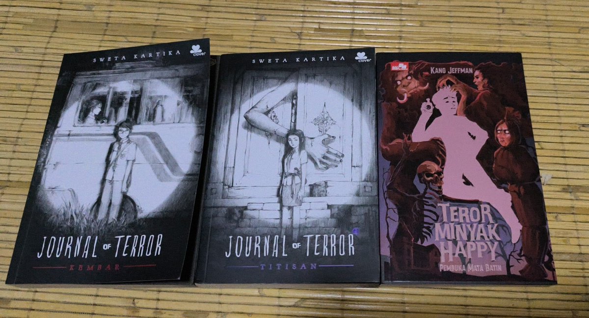 Bulan December selalu banyak cuti. Tahun ini pengen ngabisin cuti dengan lebih banyak baca buku. Dimulai dengan yang ringan-ringan dulu. Novel horror.
Journal of Terror: Kembar
Journal of Terror: Titisan
Terror Minyak Happy: Pembuka Mata Batin

Yuk bisa yuk!