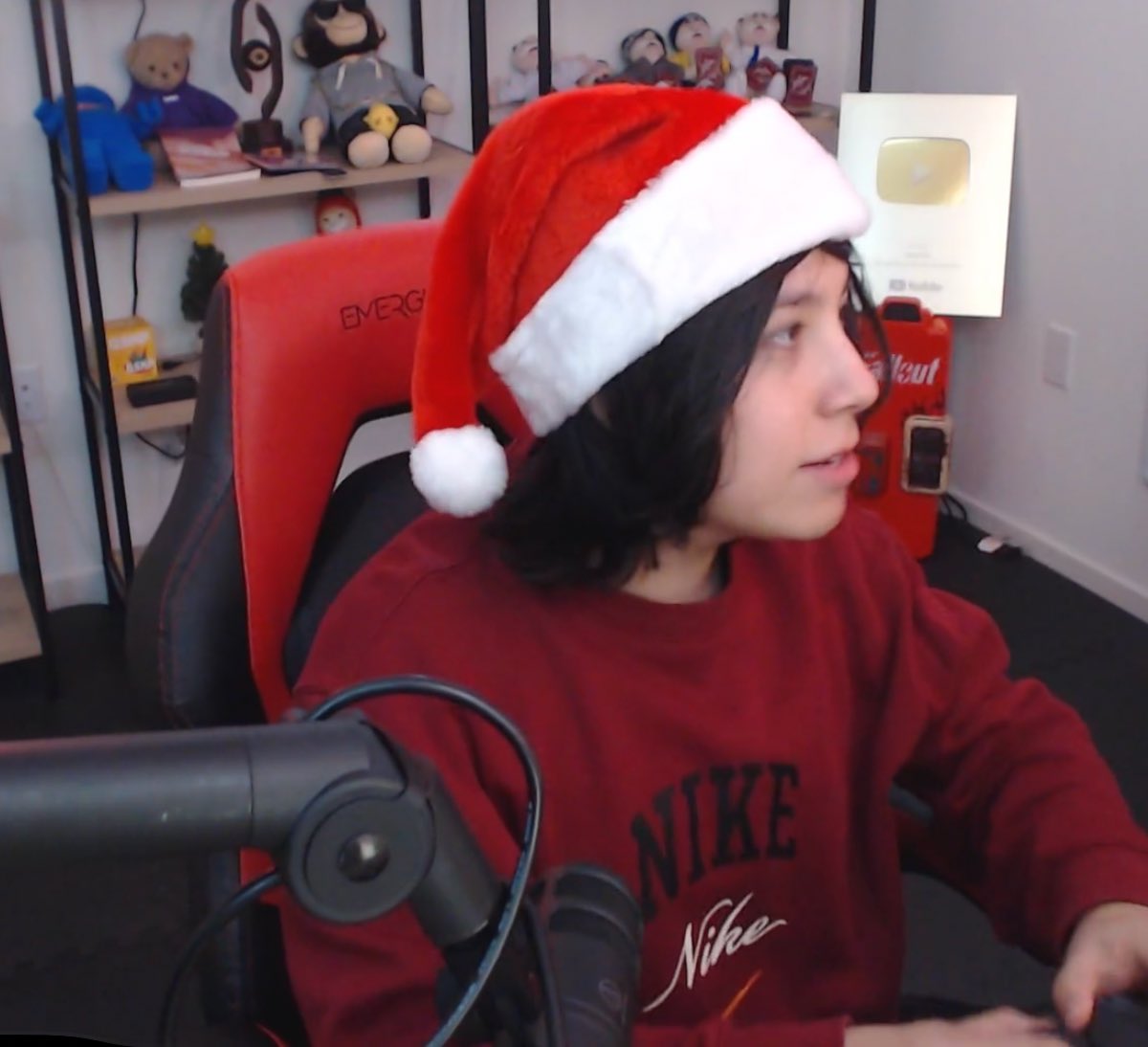 kwakitee's tweet photo. quackity con gorro navideño 🫶🏻 https://t.co/6r6B2XXofq