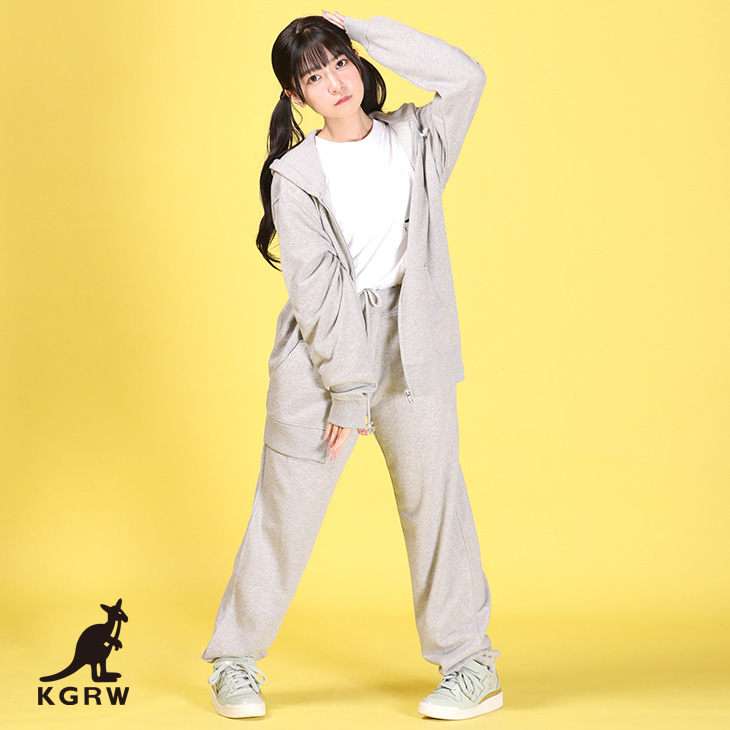 鈴原希実さんとのコラボアイテムが 大好評予約受付中🔍🩷 長袖Tシャツ