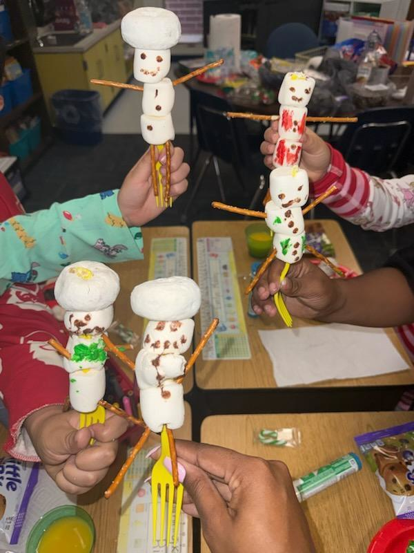 NAUES2024's tweet photo. ☃️❄️ Snow much fun in First Grade! Ms. Council’s class created editable snowmen after reading Frosty the Snowman, practicing listening, retelling, and creative expression—bringing ELA standards to life through hands-on learning! 💛💙🐬

#NAUESDolphins #FirstGradeFun https://t.co/JVD1tRTOPb