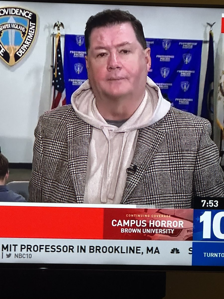 AMCforgood's tweet image. Is the hoody under a jacket the dumbest look ever? @DanJaehnig  @NBC10 #Itsmyturn!!