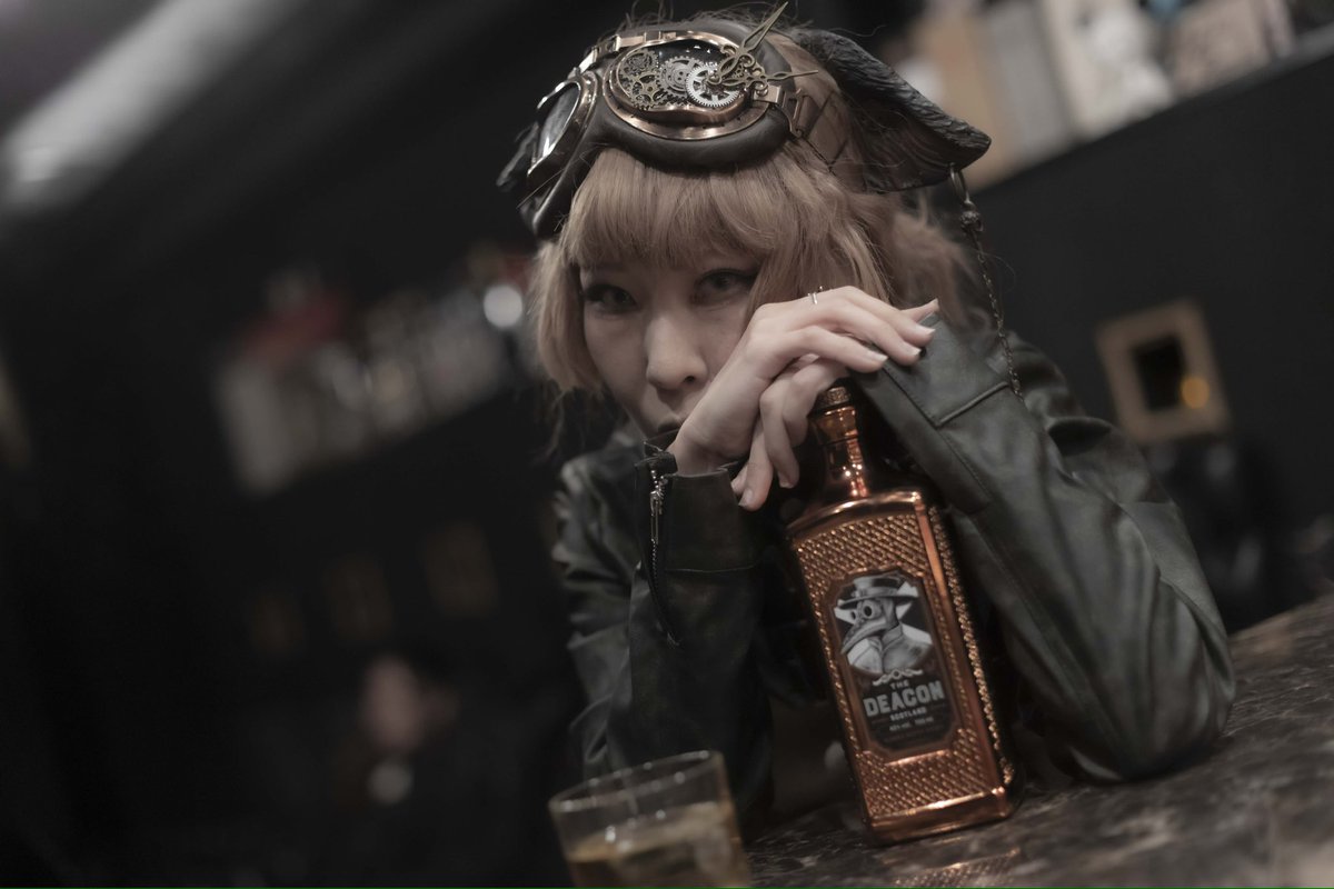 chivimoro's tweet image. すこぶる機嫌の良いの萬屋のヒイロ。

｢うまい話とうまい酒は止められないねぇ｣

photo:@kubottey 
Bar:@AkaReco0601 

#deaconwhisky 
#akashicrecords
#大阪蒸気撮影会