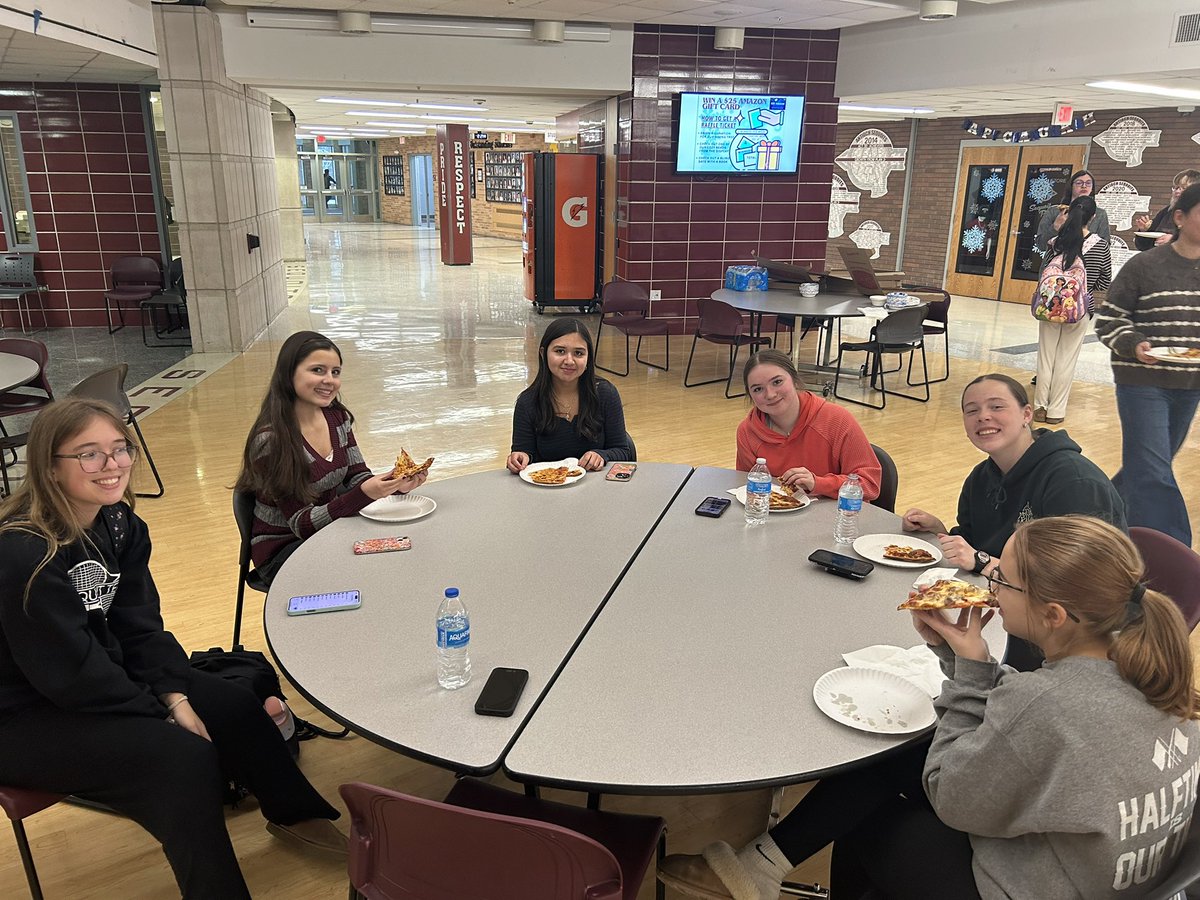 SequoitHoops's tweet photo. Antioch High School PEER TUTORS - 37!
Were absolutely amazing this semester as usual helping out students in need
Thank you for volunteering to make ACHS a stronger, connected community
Enjoy your winter break! #MoreTogether https://t.co/bfgchzRoYp