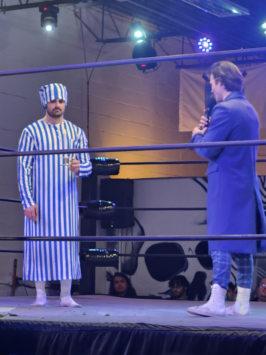 ajrobles51's tweet photo. I love pro wrestling. 

#Frostbite4
#CAPMasCarol
#CAPTV https://t.co/06HUaiv8w2