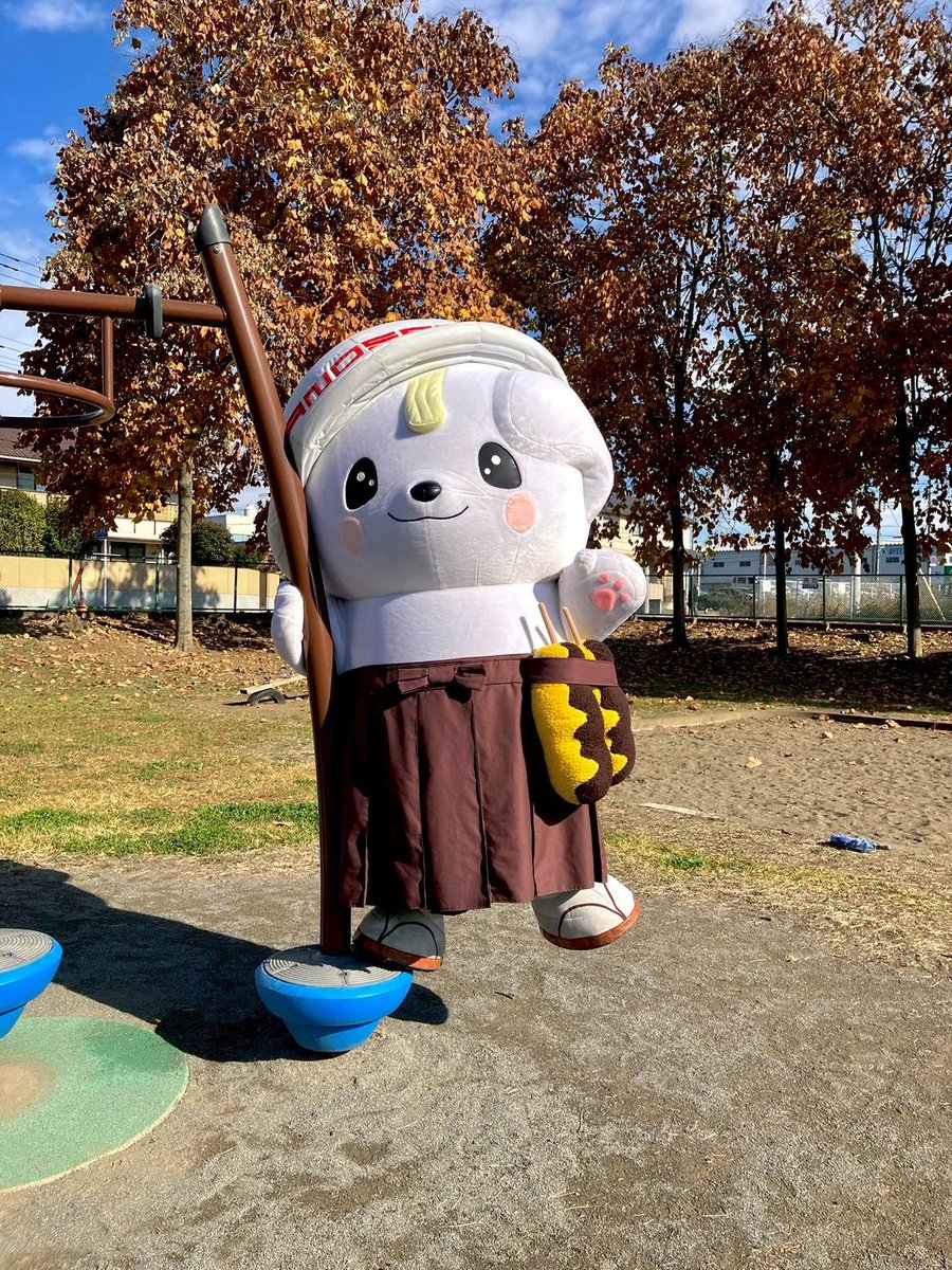 さのまる♡らぶりぃ デニムのセットアップもニットもキャップも推しだらけな