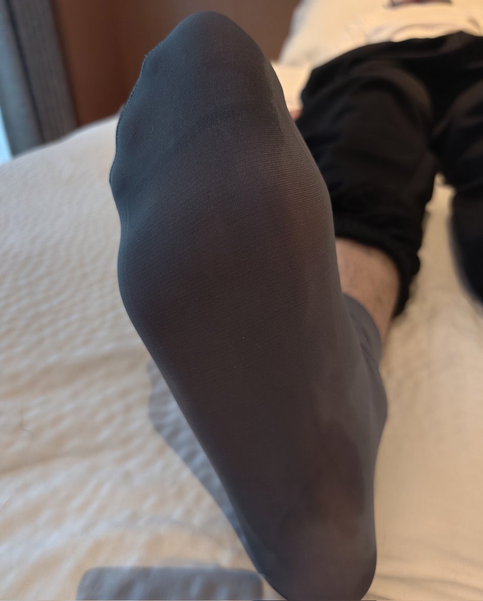 脚底被舔湿，全是口水