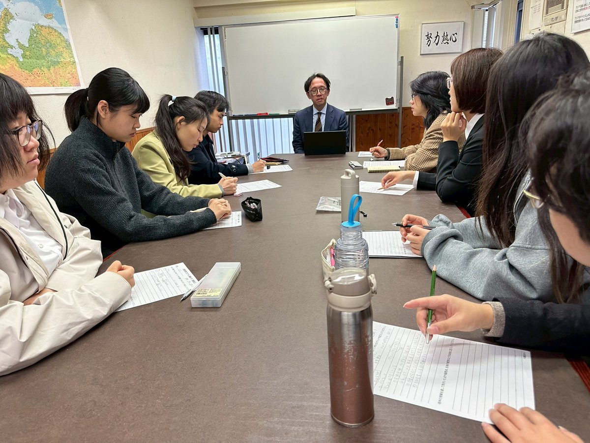 UJS_Nihongo's tweet photo. 【企業説明会】
11/25、本校にて株式会社キューズワン様による企業説明会を実施。IT・コンサル志望の学生が真剣に参加し、活発な質疑応答も実施。当日1名がアルバイトとしてインターン参加決定。業界理解とキャリア形成に繋がる貴重な機会となりました。今後も連携を推進します。 https://t.co/oTQ20Hx6hC