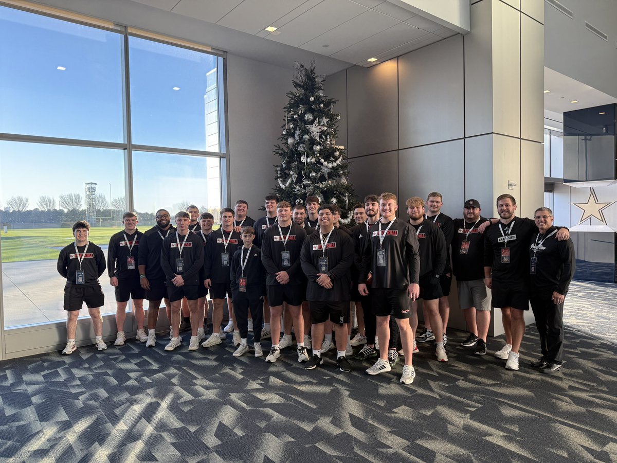 GVVikingFB's tweet photo. NAIA Student Athlete Experience⭐️🏈

Vikings football players did a walkthrough of the @dallascowboys facilities for the NAIA Student-Athlete Experience!

#WEAREDSM | #TheRightWayToPlay https://t.co/FqhdiUco7g