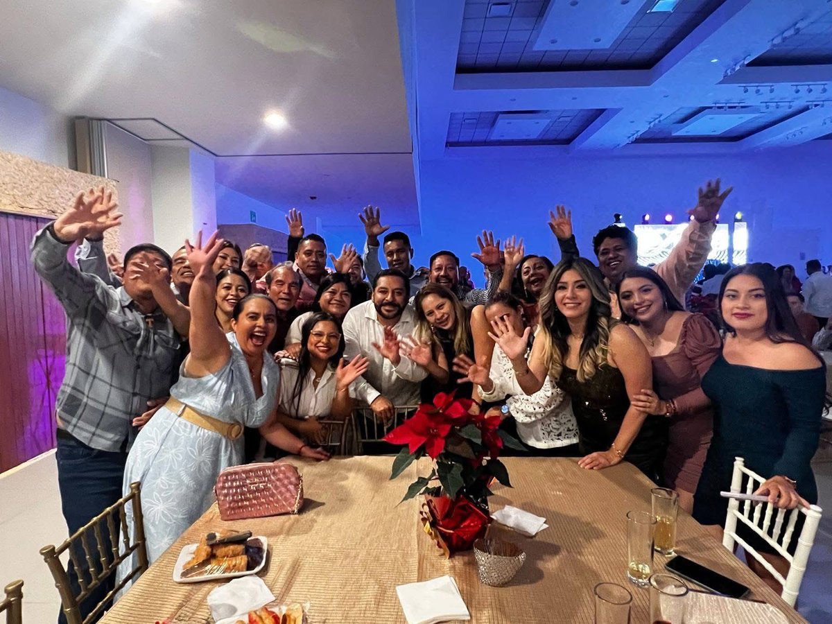 FESTEJO NAVIDEÑO DE LA ASE CHIAPAS

Con alegría, quienes integramos la Auditoría Superior del Estado nos reunimos para celebrar un año más de trabajo, unión y compromiso.

#Feliznavidad #FamiliaASE