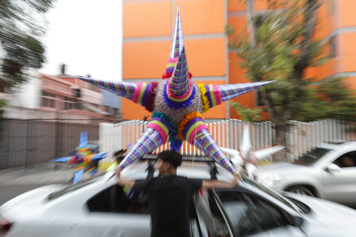 2　ピニャータ　確認 メキシコのクリスマスで昔から親しまれているものといえばピニャータ