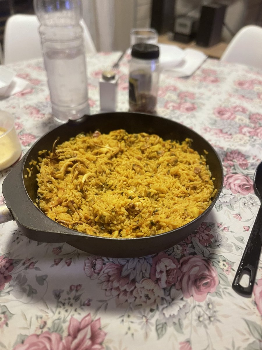 TheRoyaltyKing's tweet image. Paella de la suegra 👌🏽