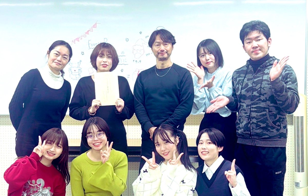 その名もチーム「カラフル」

真のリーダー、影山実妓都。
コミュ力の塊、杏野慧。
陽キャの破壊神、とよこ.D
謙虚なアドリブ王、井筒結希。
いつも泣きすぎ、後藤優。
安心感のある、若月証。
1番負けず嫌い、鶴田ちなみ/杉田ひより。
実は誰よりもお茶目な川田紳司さん。