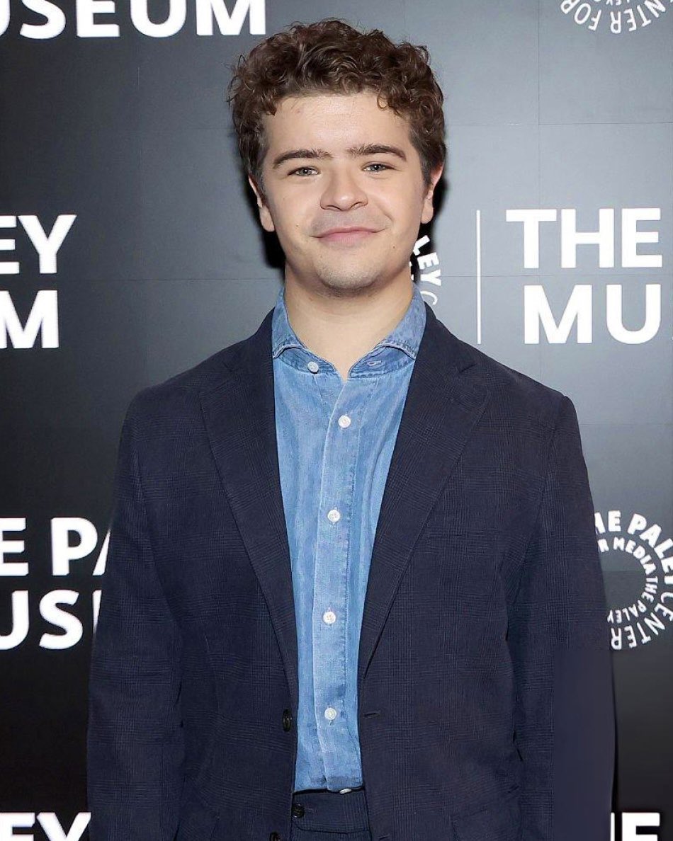 corefoursource's tweet image. caleb mclaughlin and gaten matarazzo at the paleylive stranger things event

#StrangerThings5