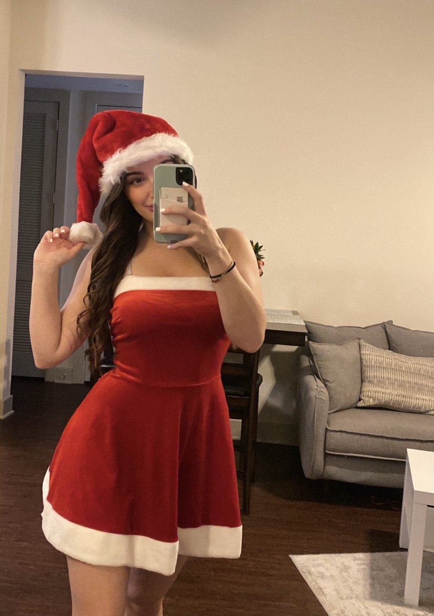 LIVE NOW WITH ✨THE SREMEY AWARDS!!!✨ Our end of the year award show and yearly recap! Come celebrate an amazing 2025 with us!!! ❤️