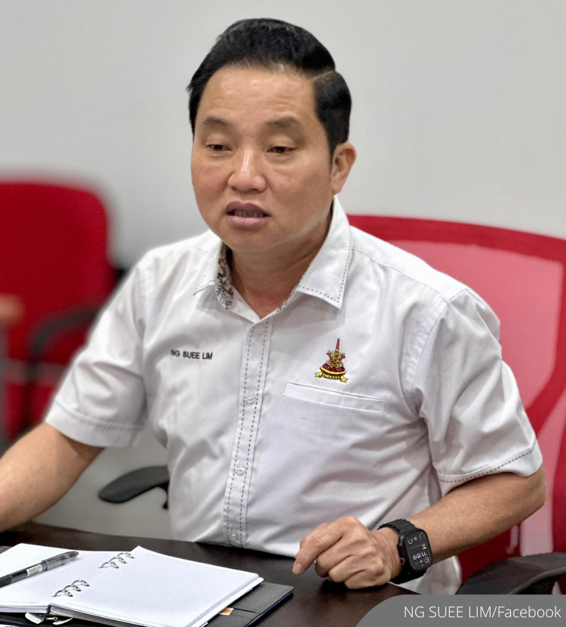 NewsBFM's tweet photo. Selangor exco Ng Suee Lim said there are no specific policies governing pets in shopping malls, contradicting earlier claims of a ban.

Ng said many malls still restrict pets due to food hygiene rules and that he has not issued orders to change pet-friendly policies, reports Media Selangor.

https://t.co/w5wMV58URp

🧵1