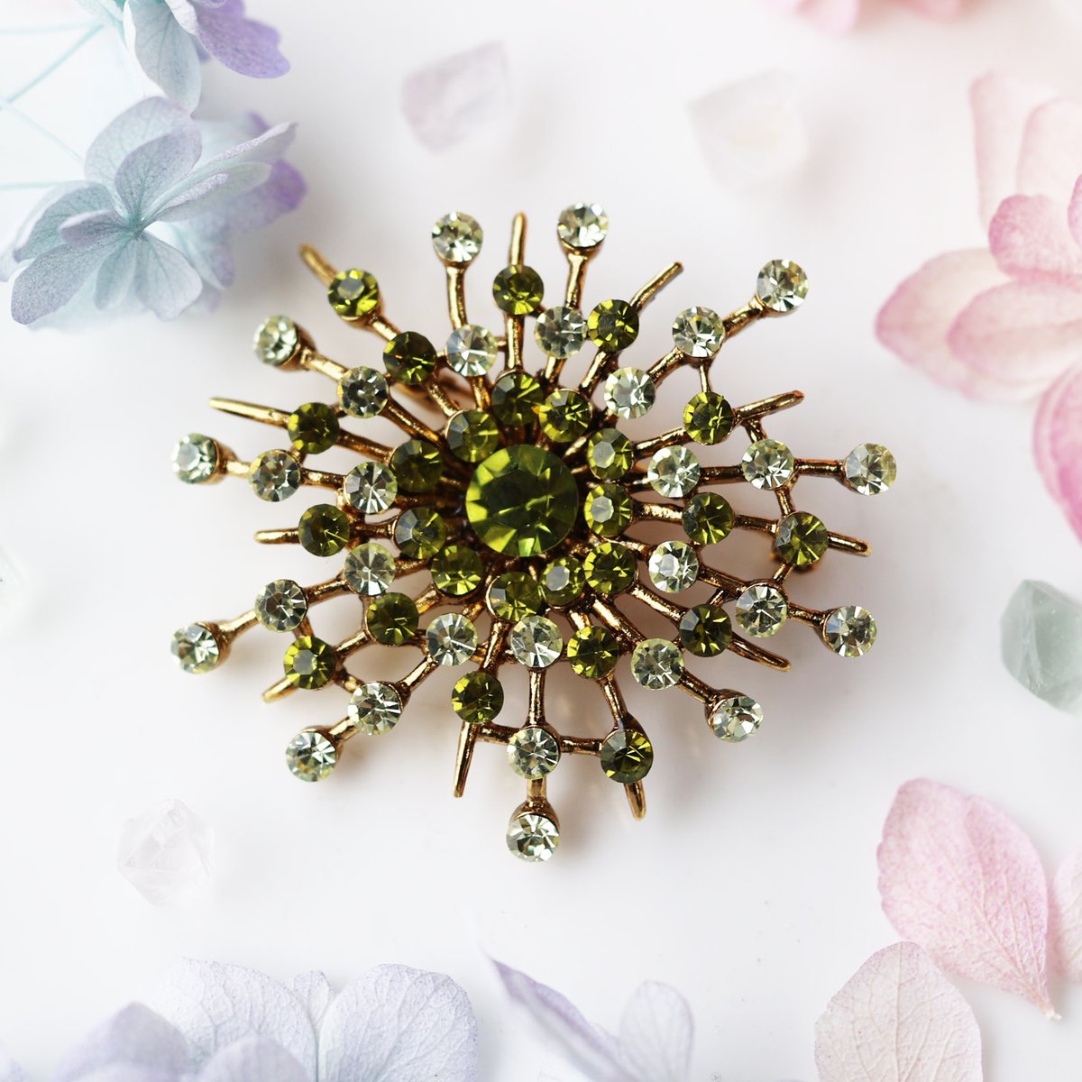 海福雑貨通販部の【ヴィンテージアクセサリー】に、緑硝子のきらきら