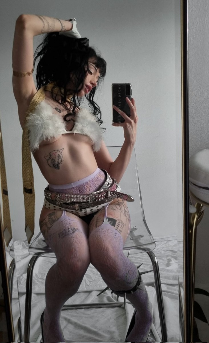 plasticjupiter's tweet photo. bc yall liked the last one https://t.co/b9ge9RbFY4
