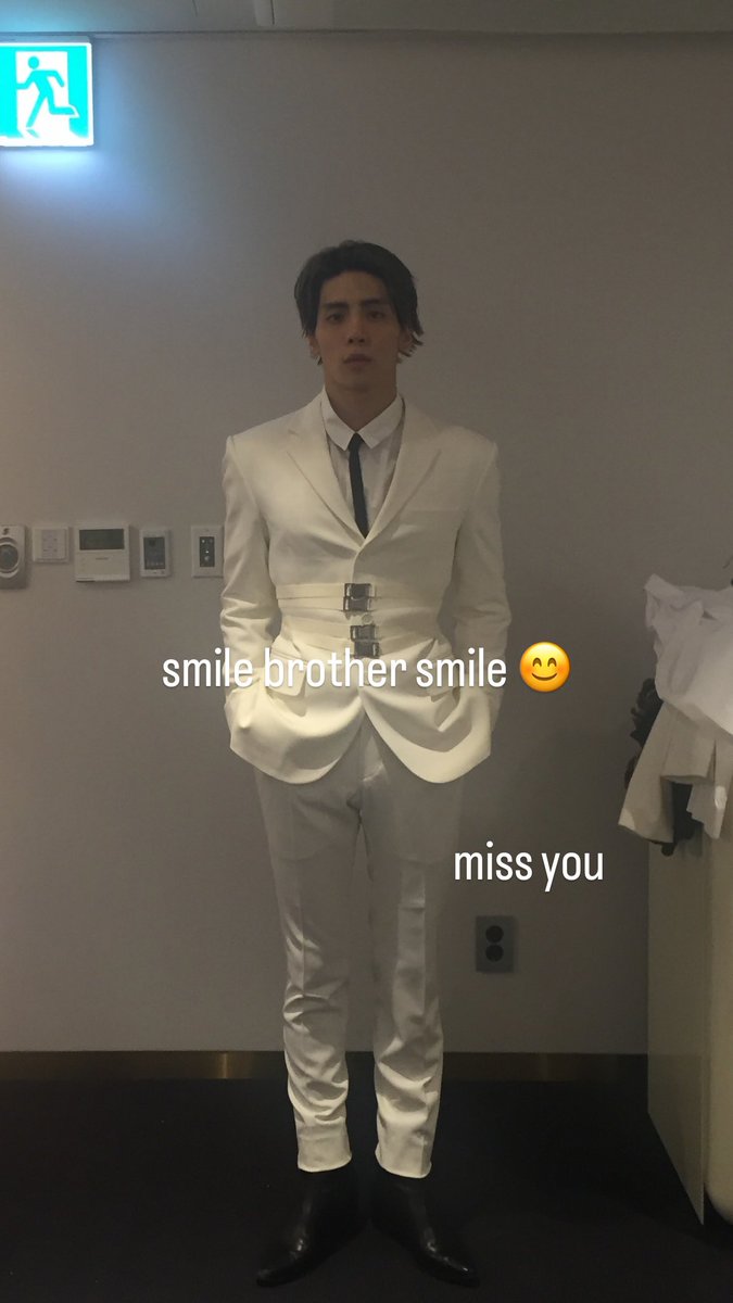 32901991_K's tweet photo. 251219 bumkeyk 인스타그램 스토리 업로드
smile brother smile😊
miss you
-
#Key #키 #bumkeyk #기범 #キー #키스타그램 #SHINee #샤이니 https://t.co/AhHpmdiSKQ