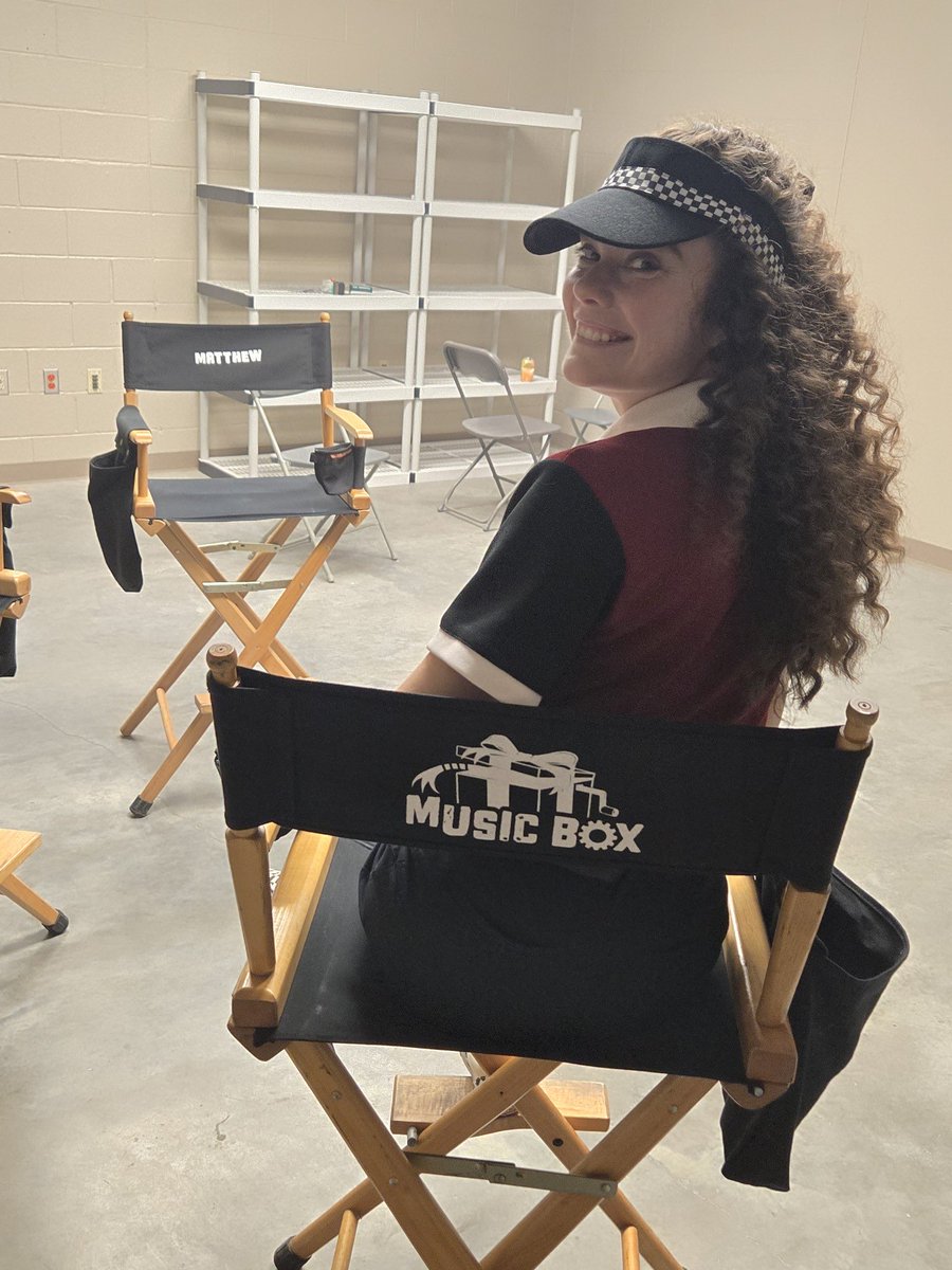 BaileyEWinston's tweet photo. 🍕Okay I wanna see who dressed like KIM for @FNAFMovie !??! Drop pics below 🥹❤️ #fnaf2 @blumhouse @UniversalPics 🐻 🐥 🐰 🦊 https://t.co/TWASgKdO2A