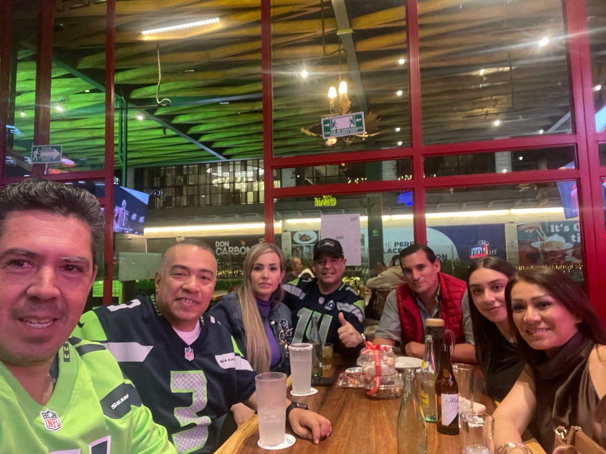 diegoARazoR's tweet photo. @FOXImpactoNFL @FOXimpactoNFL arriba los seahawks!! Desde Guadalajara, Jalisco!!! https://t.co/5SyCEEL1J3