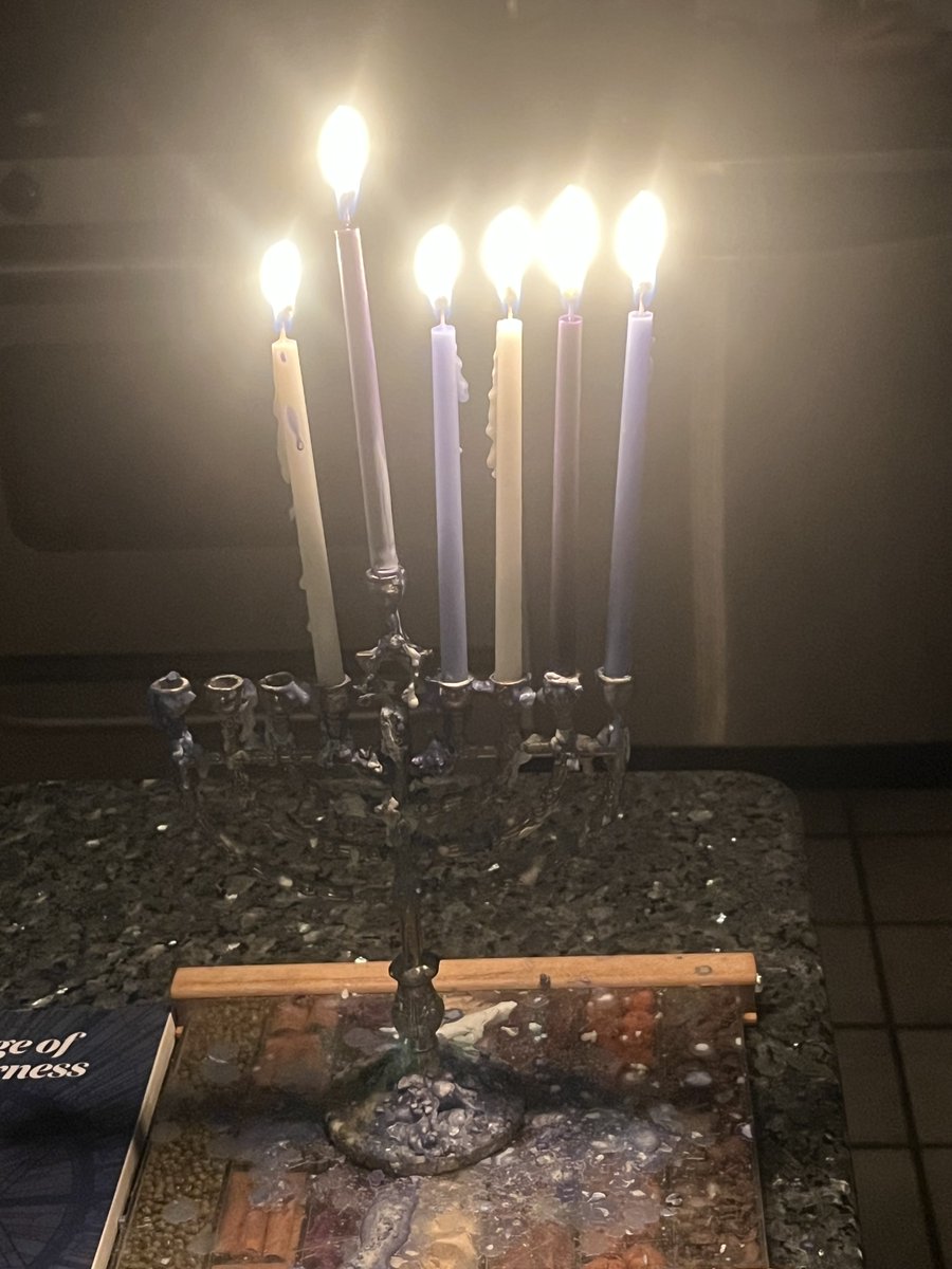 DGLebowitz's tweet image. Happy 5th night of Hanukkah!🕎