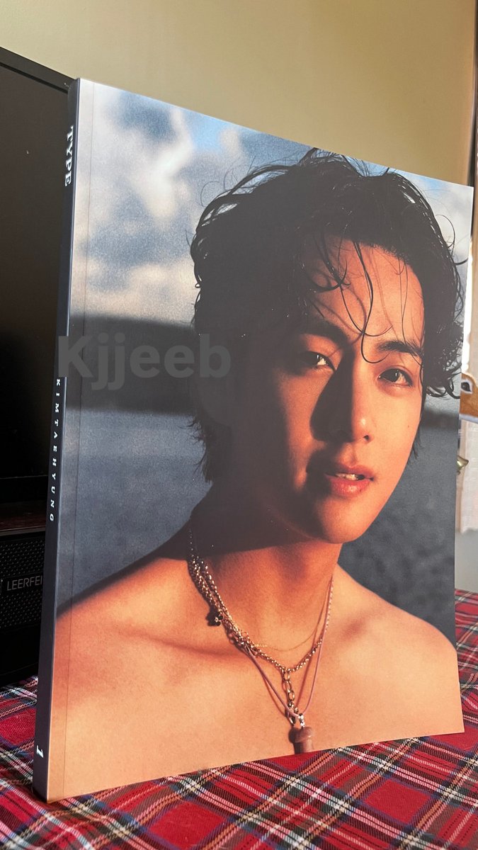 kjjeeb's tweet photo. ปล่อยต่อ Photobook V BTS type 1
ปกแข็งเล่มเขียว รวมปก 2,000
Type 1 magazine 1,890 
📍นัดรับได้ค่ะ 
ปทุม ฟิวเจอร์รังสิต
กทม สยาม
สนใจทักได้เลยงับ หรือ dm ig: knjjeeb 
#ตลาดนัดบังทัน #ตลาดนัดbts #ของเกาหลี https://t.co/KiksRlNAhl
