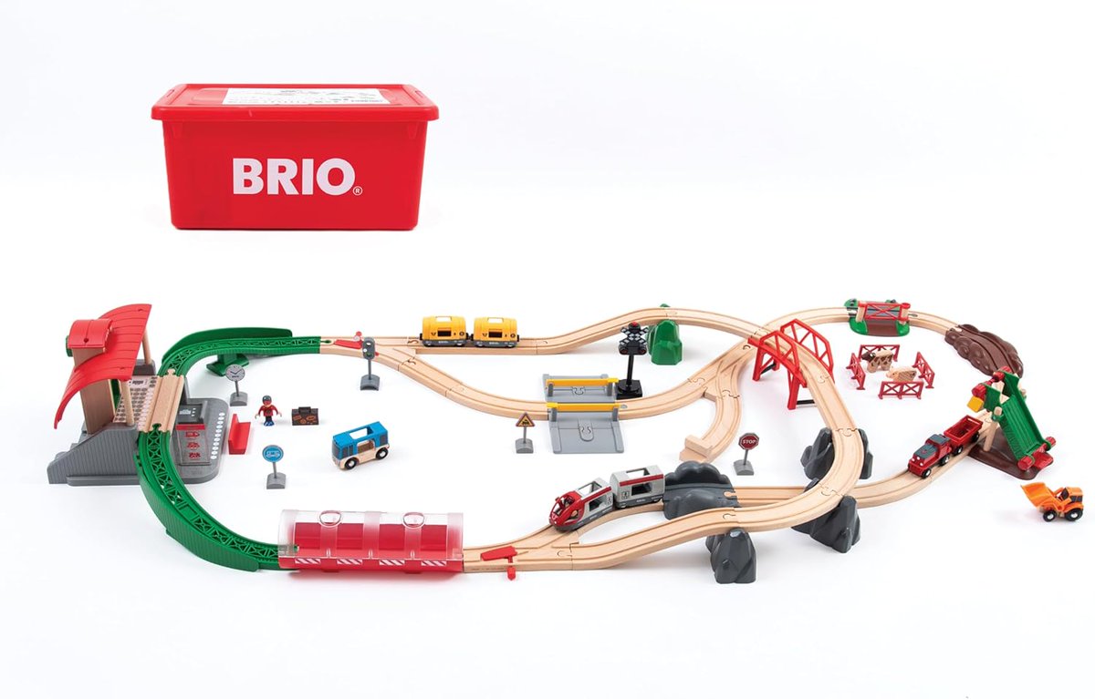 BRIO_JP's tweet photo. ＼クリスマスプレゼント、迷ったらコレ／
ちいさな子どもの「好き」が詰まってる！クリスマス限定レールセット🎄パーツも多数、大満足のボリューム感です！見た目も可愛らしくて、便利な収納ケースもついてます♪

↓詳細はここから https://t.co/9rQaZB3krb