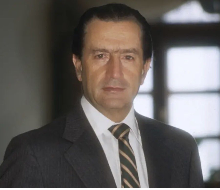 ¡Nos ha dejado Rodrigo Borja Cevallos!

Ha partido uno de los hombres más valiosos que tuvo la política nacional.

Un ecuatoriano que abrazó la socialdemocracia como bandera de lucha y razón de vida.

Caballero honesto y respetable, gobernó el país entre 1988 y 1992, y, tras su