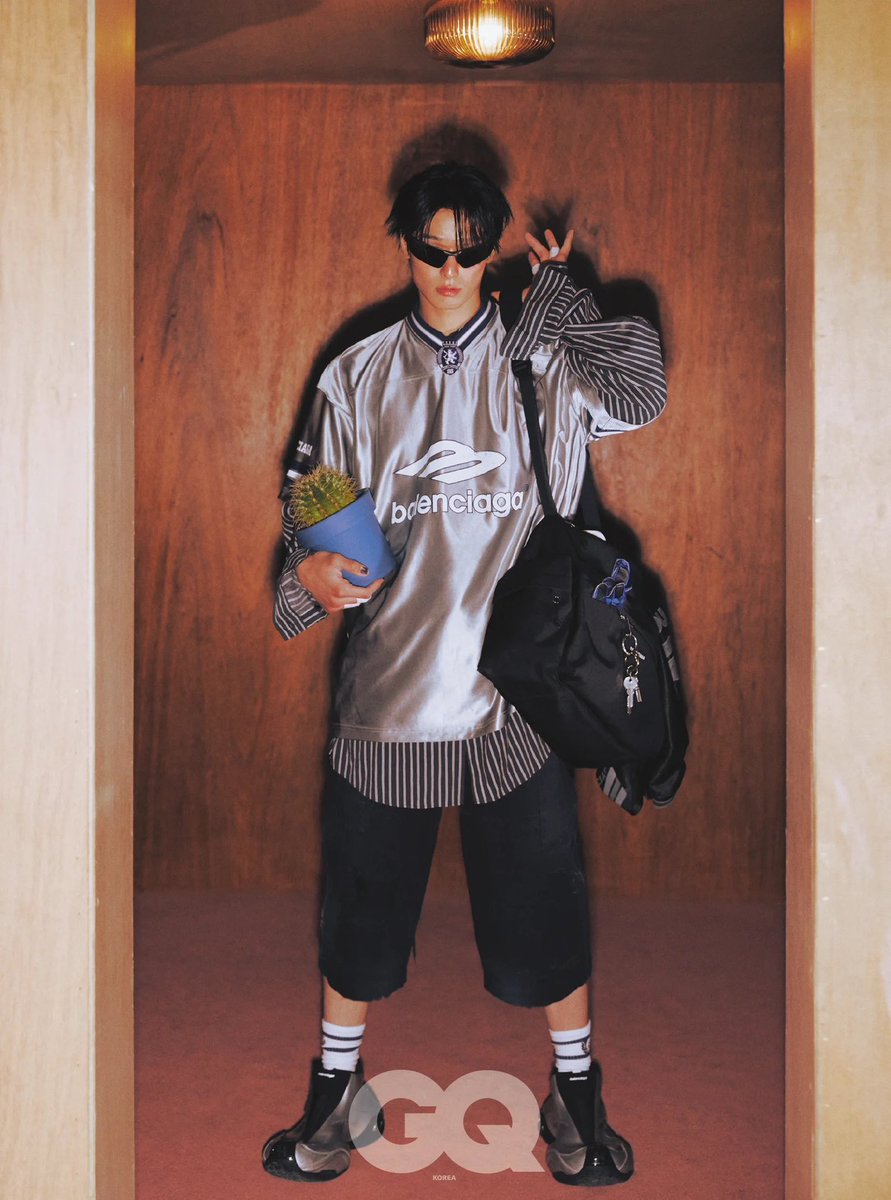 EX0PLNET's tweet image. he’s so major.