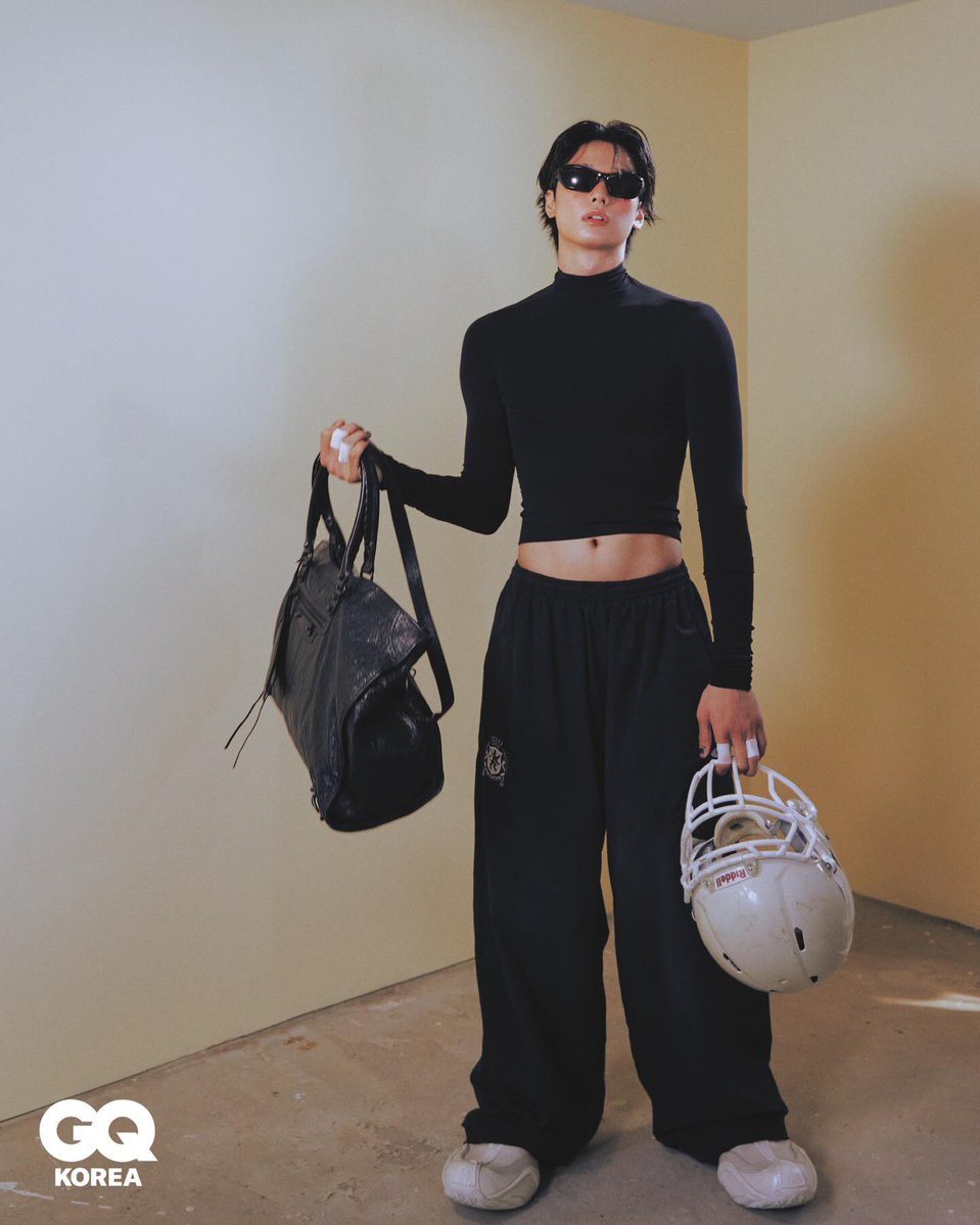 EX0PLNET's tweet image. he’s so major.