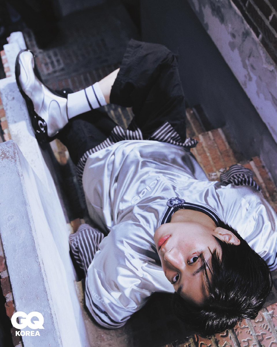 EX0PLNET's tweet image. he’s so major.