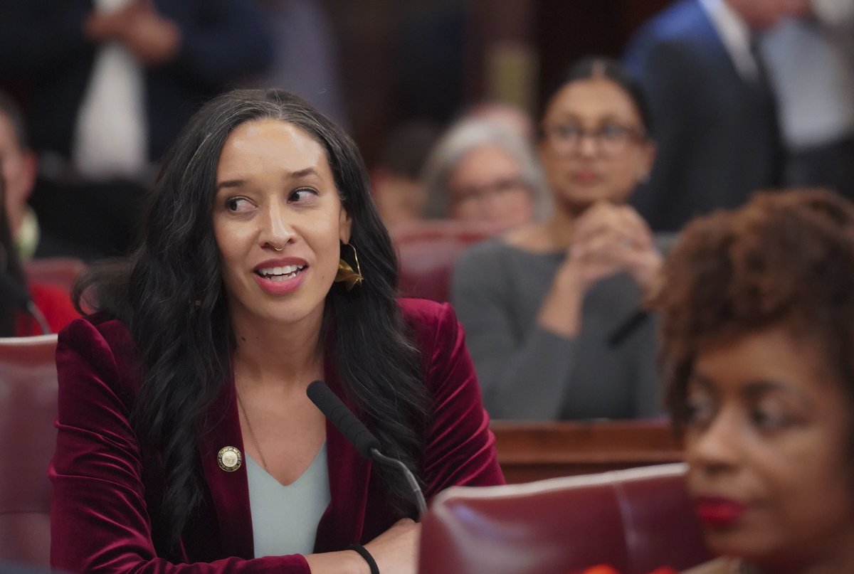 NYCCouncil's tweet image. At our final Stated Meeting of the year, the Council advanced major housing and small business legislation to grow affordable homeownership, deepen affordability, increase the number of family-sized units, expand street vendor licensing and much more!