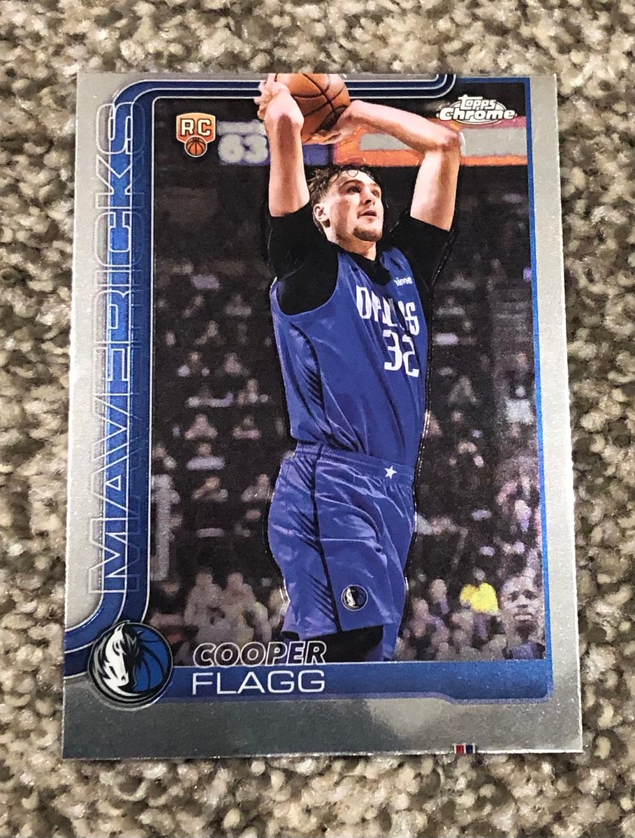 dwiste29's tweet photo. @Topps Come on Topps!
#horriblecentering https://t.co/5mAQdxrdHQ