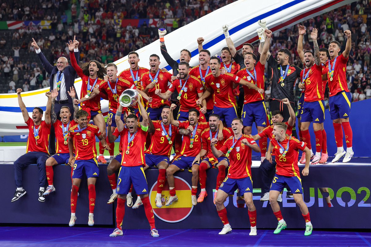 CGTNSportsScene's tweet image. 🇪🇸 🇦🇷 OFFICIAL! #UEFA has confirmed #Euro2024 #Spain will face #CopaAmerica2024 winners #Argentina in the 2026 #Finalissima in #Qatar on March 27. 

📍 #Lusail Stadium – the same place Messi lifted the #WorldCup2022.
⏰9pm local KO.
📊H2H: 14 meetings, 6 wins each (2 draws).