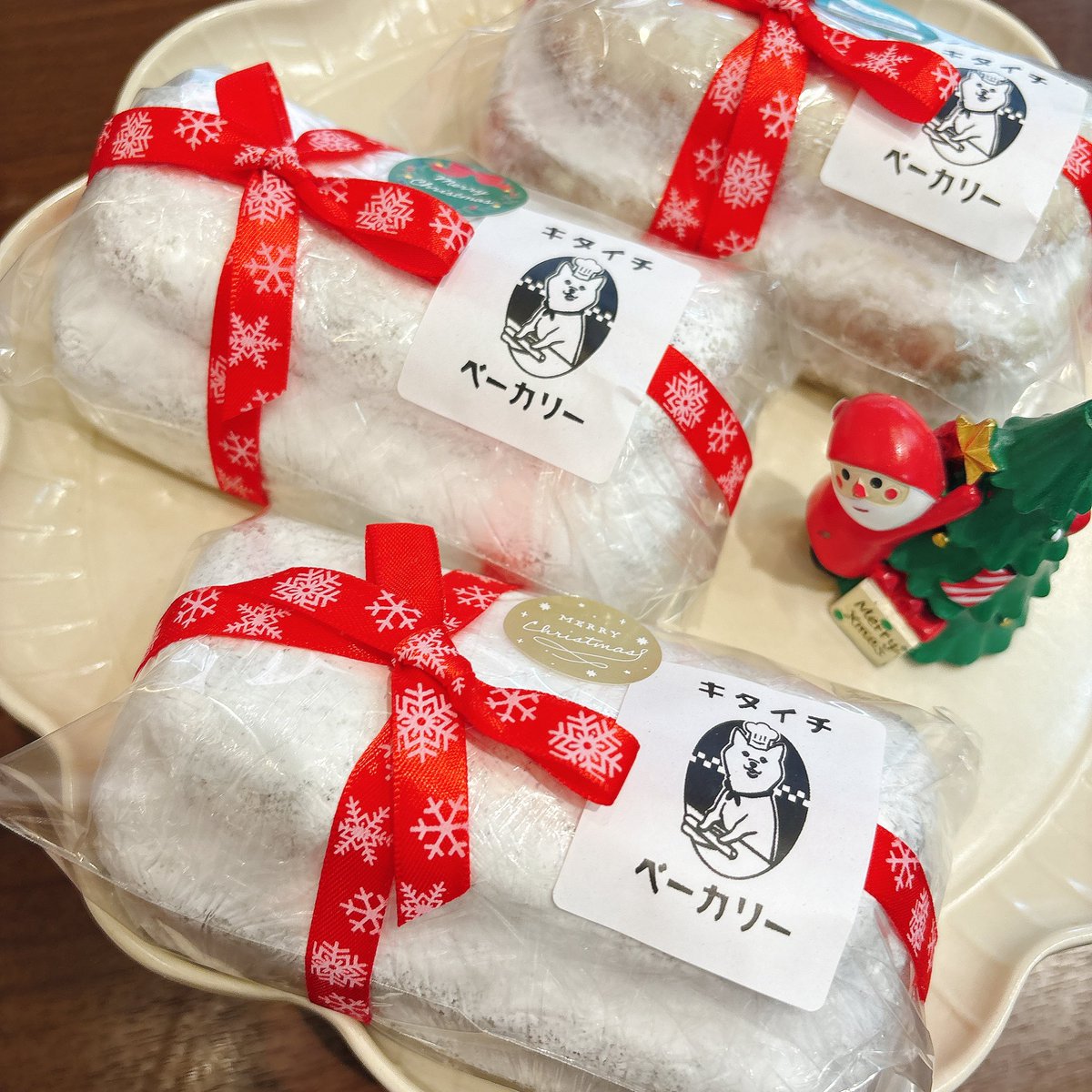 kitaichibakery's tweet photo. こんにちわ☀️
クリスマス🎄にむけて、自家製スパイシータンドリーチキンを販売しております！パーティーメニューの一つとして、ぜひご利用ください🍗✨
今年のシュトレンも在庫限りとなっております。よろしくお願いします☺️ https://t.co/WYVcJ2TtoG