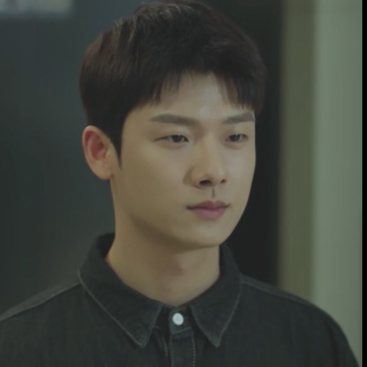 mooming_coo's tweet photo. 둘 사이에서 나름 고생많았던 오작교 친구들에게도 박수를 보냅시다

#윤지성 #YoonJisung #정리우
#천둥구름비바람 #ThundercloudRainstorm https://t.co/r2e5oDDLrf