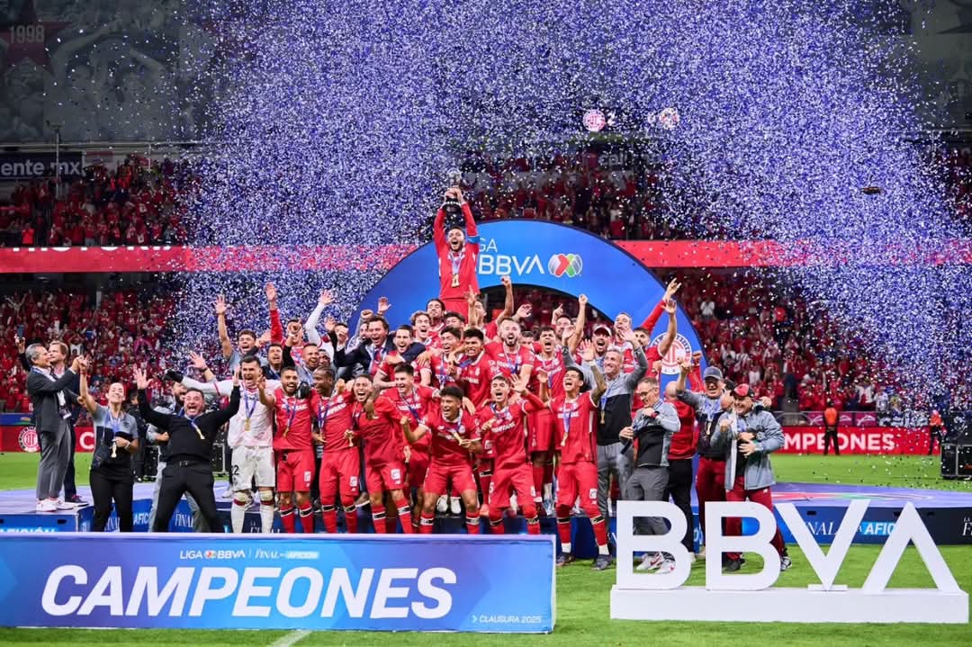 EstadioToluca's tweet photo. Un día juramos que nos verían volver; ese momento ha llegado.

Este 2025 el balón volvió a rodar a nuestro favor. 😈

🏆 • 25 de mayo | Clausura 2025
🏆 • 20 de julio | Campeón de Campeones
🏆 • 1 de octubre | Campeones Cup
🏆 • 14 de diciembre | Apertura 2025 https://t.co/dx2gn8wlig