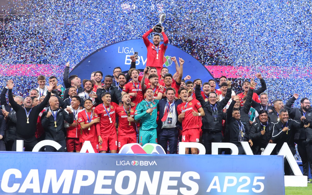 EstadioToluca's tweet photo. Un día juramos que nos verían volver; ese momento ha llegado.

Este 2025 el balón volvió a rodar a nuestro favor. 😈

🏆 • 25 de mayo | Clausura 2025
🏆 • 20 de julio | Campeón de Campeones
🏆 • 1 de octubre | Campeones Cup
🏆 • 14 de diciembre | Apertura 2025 https://t.co/dx2gn8wlig
