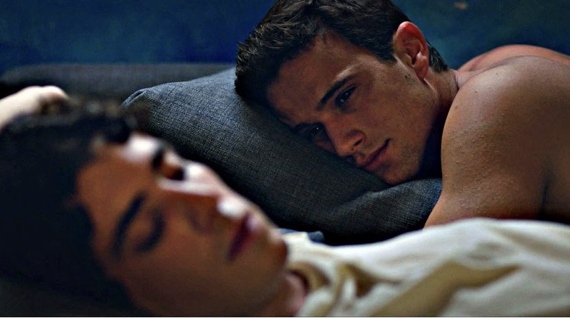 Simonalabianchi's tweet image. E anche in questa stagione ci avete rovinato la coppia gay, complimenti rai #unprofessore3