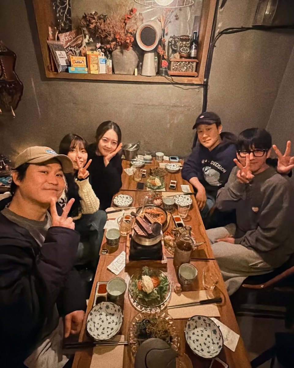 midowaparasol's tweet image. omgggggg #Reply1994 squad also had a mini reunion recently!!!!!!!! 😭

*insert chilbong &amp;amp; binggeure*