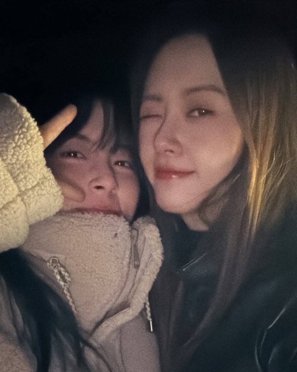 midowaparasol's tweet image. omgggggg #Reply1994 squad also had a mini reunion recently!!!!!!!! 😭

*insert chilbong &amp;amp; binggeure*
