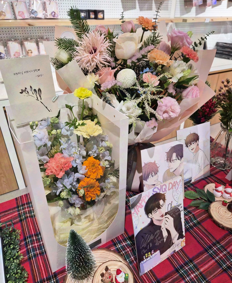 체리만쥬, 일요일 작가님께서
<파트타임 파트너> × 모펀 콜라보 오픈을 
축하하는 마음을 담아 
꽃다발을 전달해 주셨습니다!💐

정말 감사드립니다💕