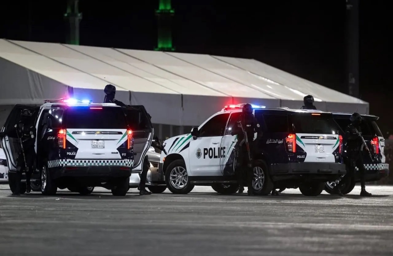 مصري يواجه السجن وغرامة مليونية في السعودية بسبب يمنيين 