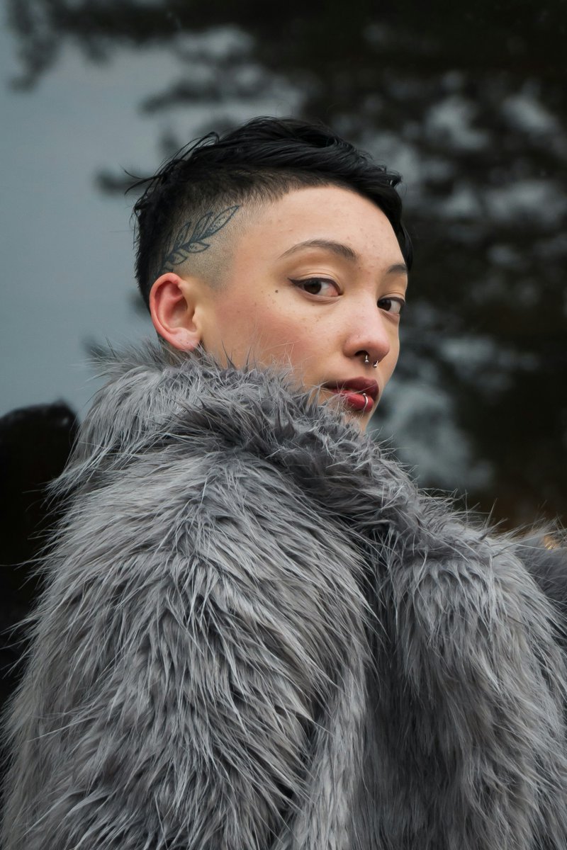 DreamsDwelling's tweet image. It's in a woman's nature to love beauty. ✨ A luxurious piece like fur is the ultimate statement, instantly giving the wearer an elegant, "noblewoman" aura. Pure sophistication. 👑

#FurFashion #LuxuryStyle #TimelessElegance