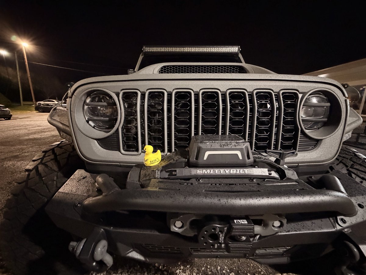 𝐁𝐚𝐬𝐢𝐥’𝐬 𝐒𝐩𝐨𝐫𝐭𝐬 𝐁𝐚𝐫 🍺 🍗 🍔 tweet media