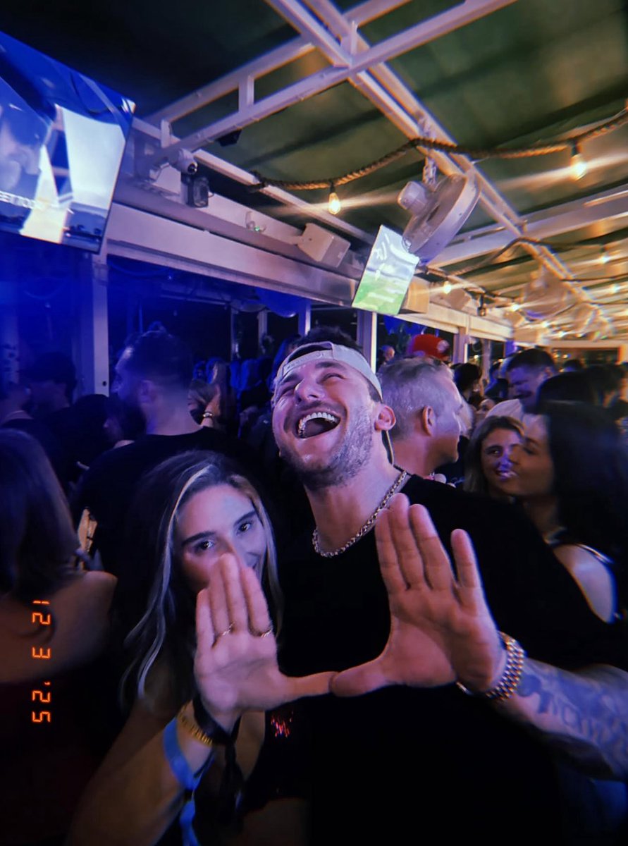 TopTierState's tweet image. Johnny Manziel throwing up the U. 
Abella Danger is an elite recruiter