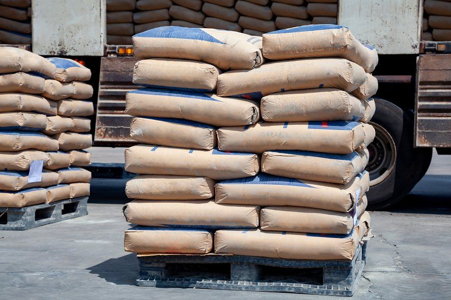 Cement is not just a building material in Lagos.
It is policy, power, and politics bagged and priced.

Lagos grows through cement.
Housing, roads, bridges, estates.
No cement = no city.

Nigeria’s push for local cement production worked—technically.

(1)