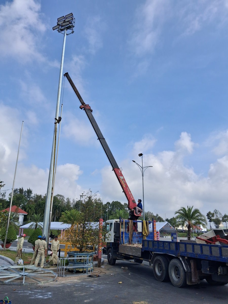 LemonMIC's tweet image. We have just successfully completed the lighting project for the Ho Chi Minh Statue at Ho Chi Minh Square. This project features MIC D-2 series 500W high-power floodlights, bringing a dignified, bright, and well-layered nighttime presence to one of the city’s most iconic landmark
